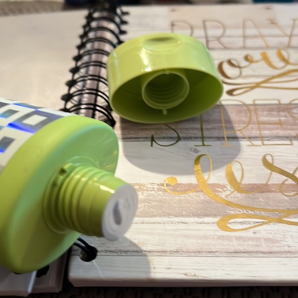 Refreshments Velvety Body Cream Citrus Spritz - Picture 2 of 2